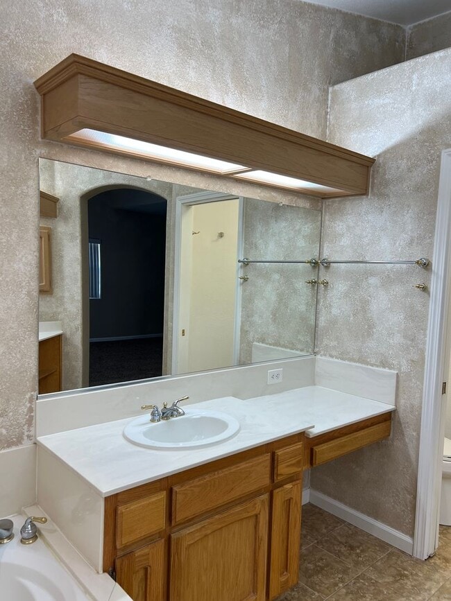 Building Photo - Beautiful 3-Bedroom, 2-Bath Single-Story Home