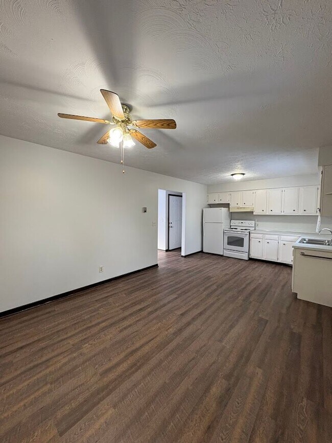 Building Photo - 74 Briarcliff Ave