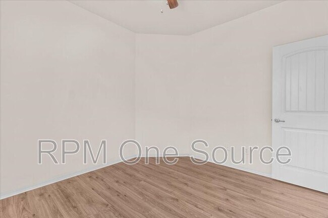 Building Photo - 1729 Park Trails Blvd