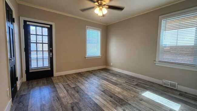 Building Photo - 4632 Locke Ave