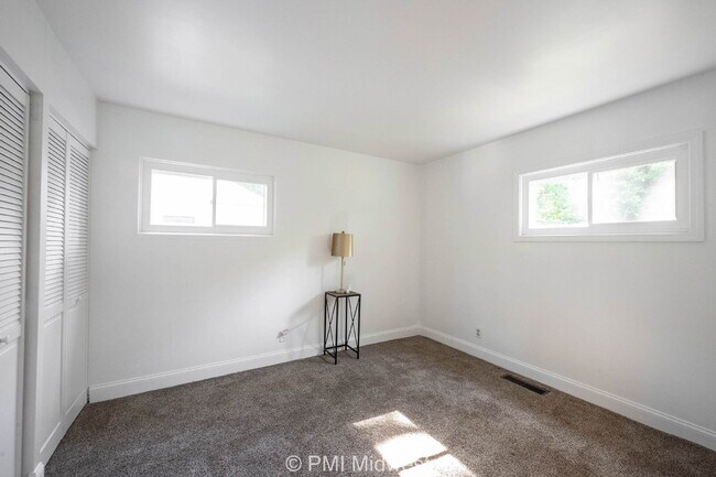 Building Photo - 4627 Karen Dr