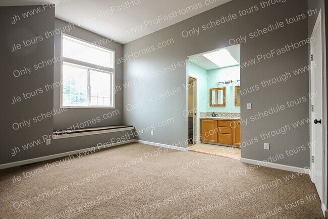 Building Photo - 12144 SW Anton Dr