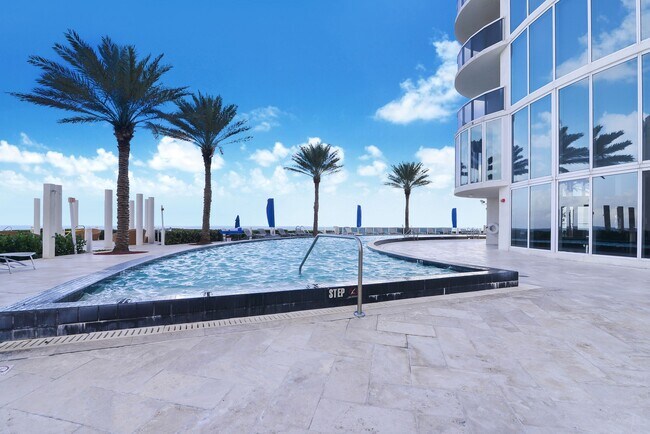 Building Photo - 17201 Collins Ave