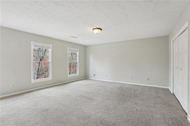 Building Photo - 419 The North Chace