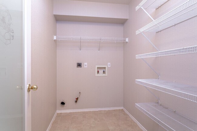 Building Photo - Cozy 3/BR 2/BA One-Level Home with Covered...