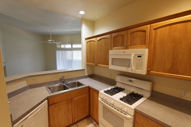 Building Photo - Spacious 2 Bedroom Summit Park Condo with Private Balcony & Soaking Tub