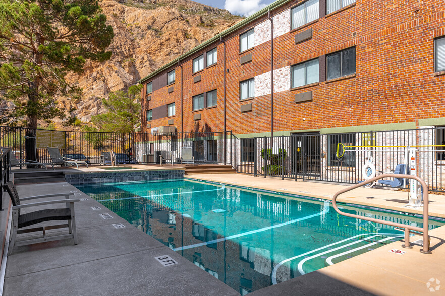 Alza Dwellings 1831 Murchison Dr El Paso TX 79902 Apartment Finder