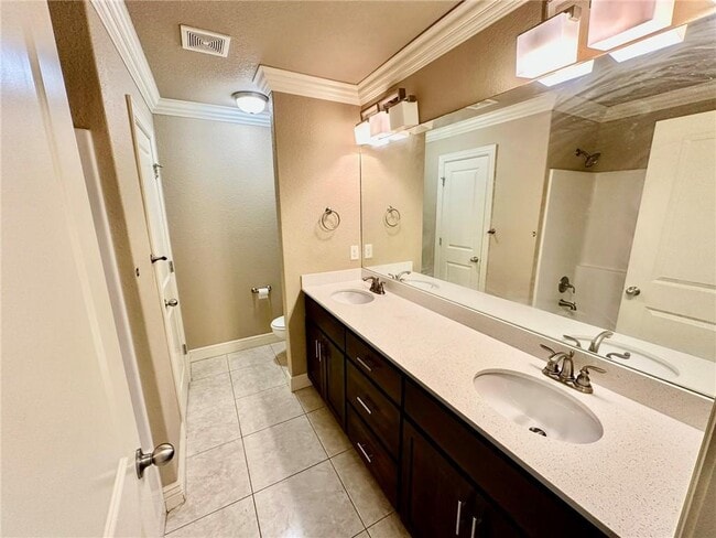 Building Photo - 6613 W Valley View Rd