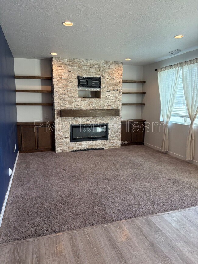 Building Photo - 1546 W Parkview Dr