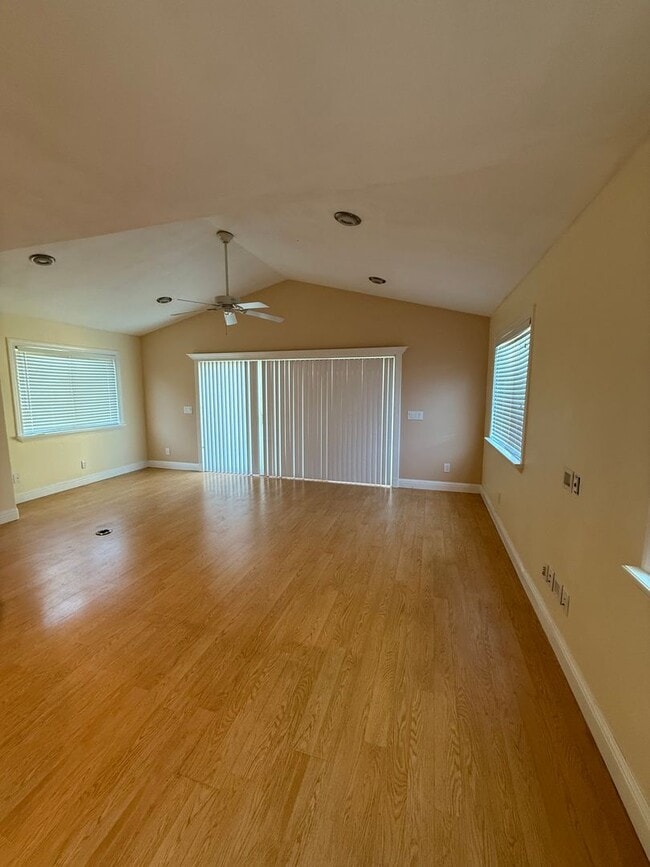 Building Photo - REDUCED RENTAL PRICE!!!