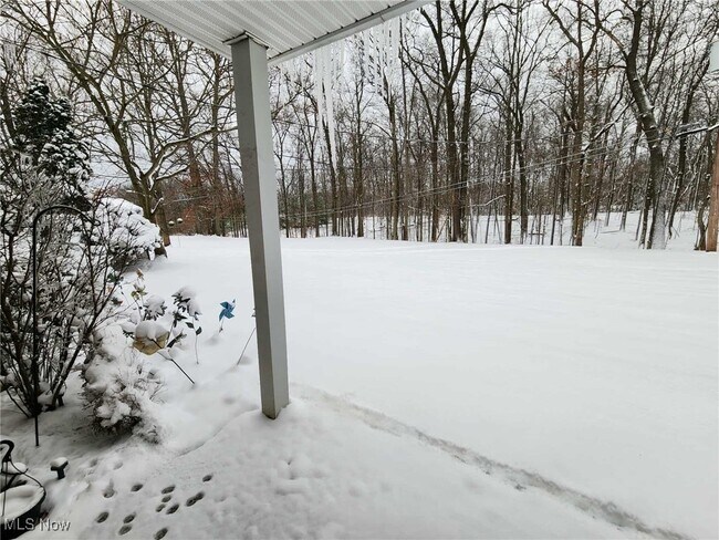 Building Photo - 6960 Carriage Hill Dr