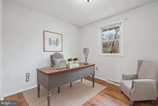 Building Photo - 1302 Squire Ln