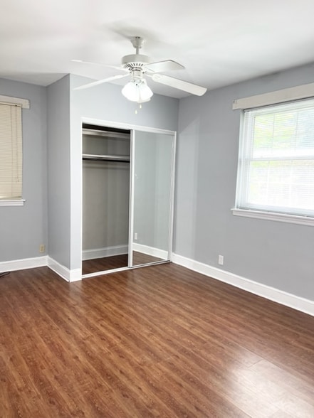 Building Photo - 302 Bowles Ave