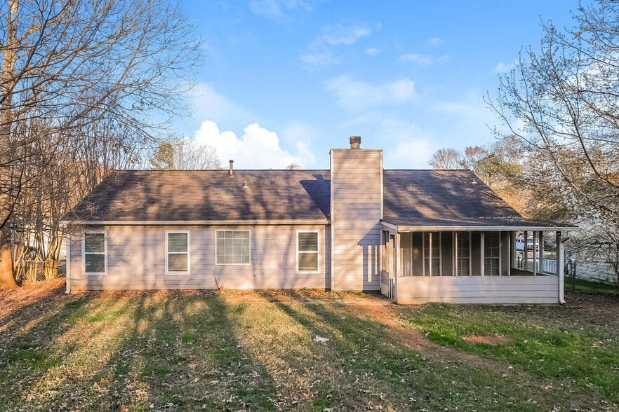 Building Photo - 5815 Mistyview Dr