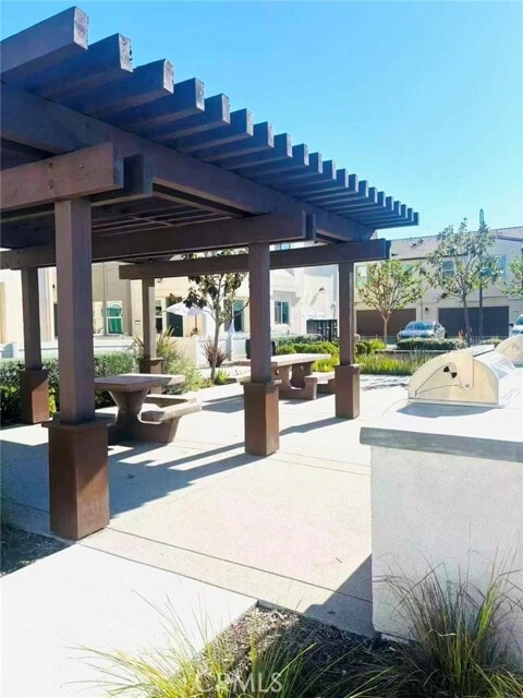 Building Photo - 42 Harmony Dr