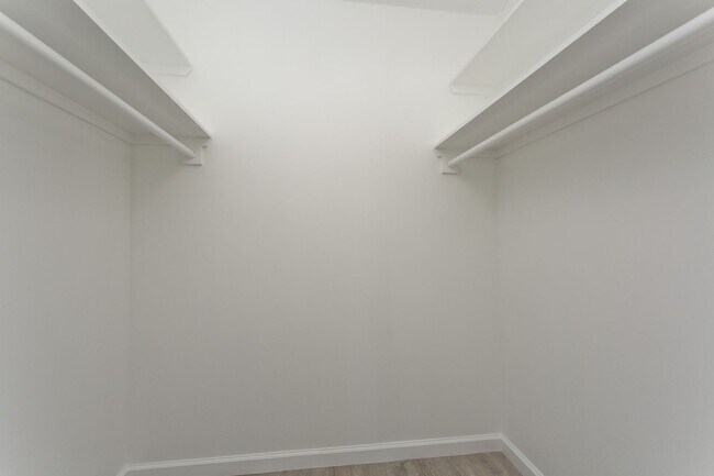 Building Photo - Waikiki 2 BD 1 Gated PRK w/ Washer/Dryer in Unit