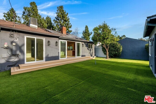 Building Photo - 749 N Niagara St