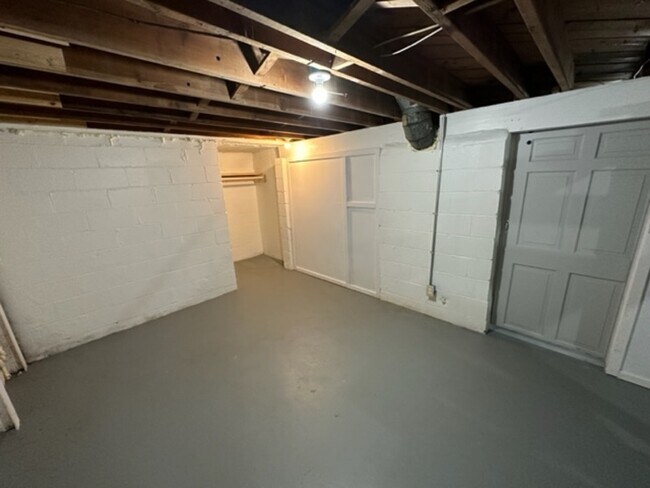 Building Photo - 2629 Grasmere Ave