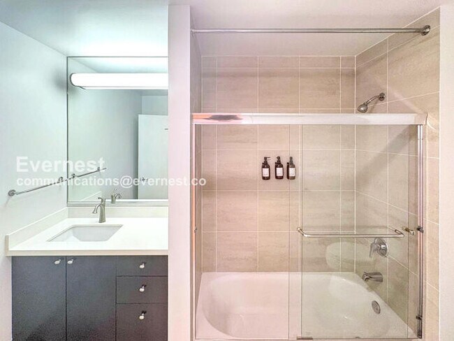 Building Photo - 2 Bed/2 Bath Condo with Underground Garage...