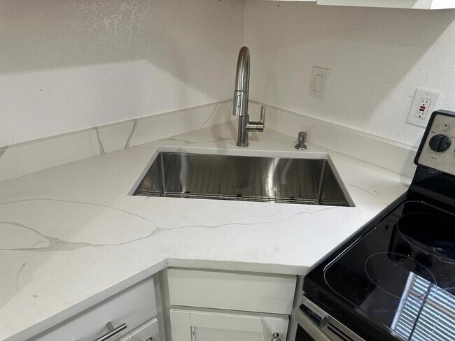 Building Photo - 3061 Crystal Hills Dr
