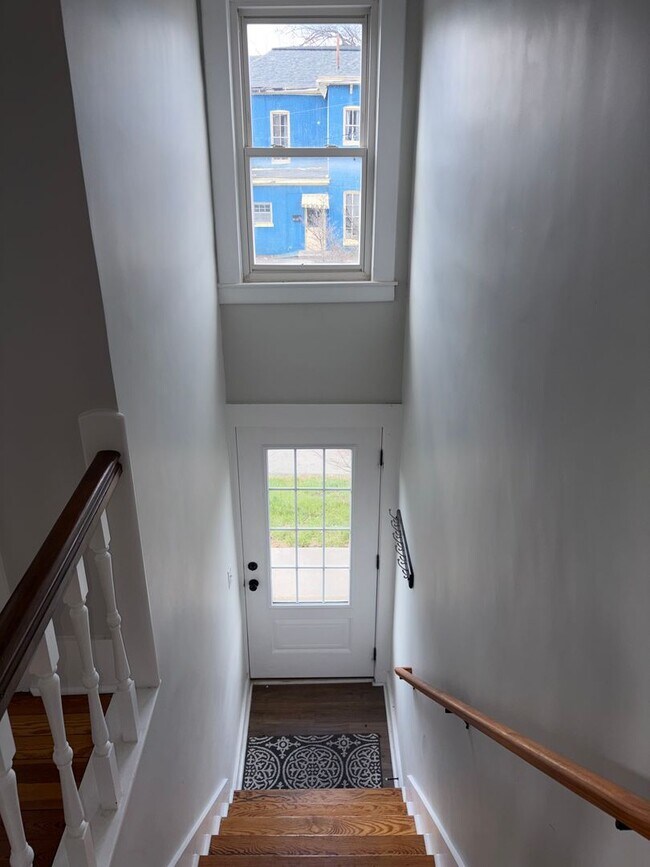 Building Photo - Cozy 1 Bed,1 Bath partially furnished apartment located in The Heart Of Elizabethtown!