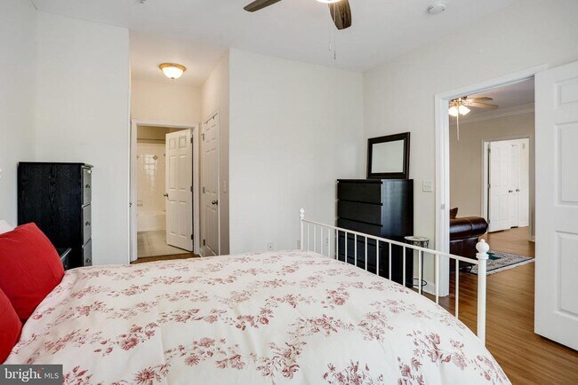 Building Photo - 501 Hungerford Dr