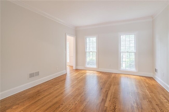 Building Photo - 530 Saddlebrook Dr