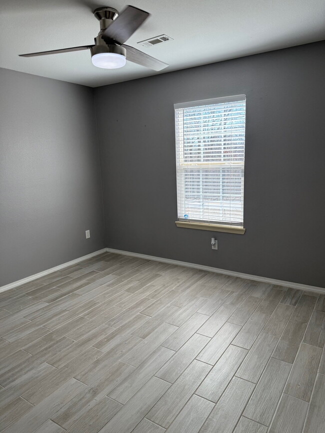 Building Photo - Charming 2-Bedroom in Bella Vista with Large Fenced Backyard!