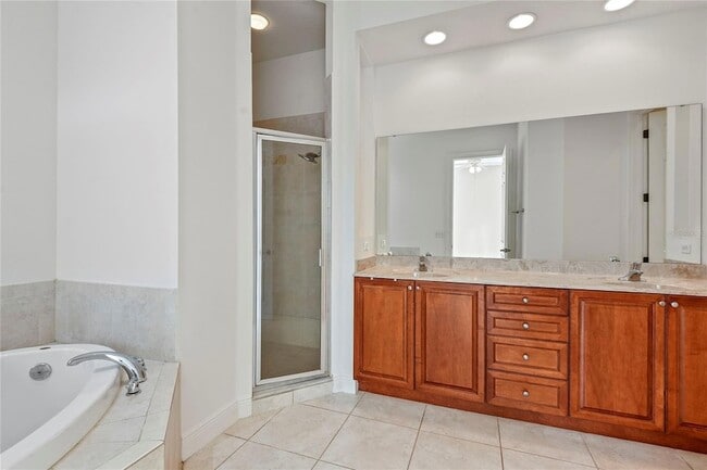 Building Photo - 1332 Lake Baldwin Ln