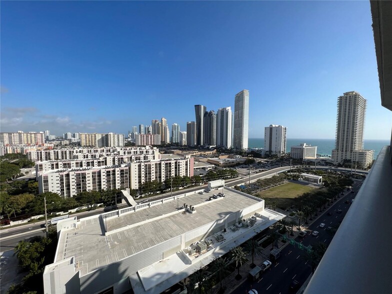 Building Photo - 300 Sunny Isles Blvd