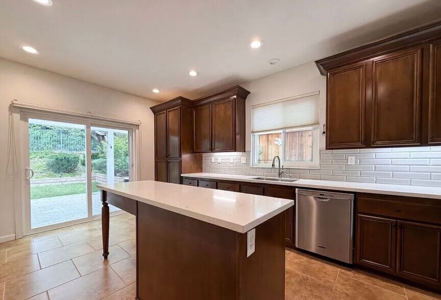 Building Photo - 28441 Silverking Trail