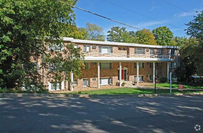 Primary Photo - 815 Rice St E