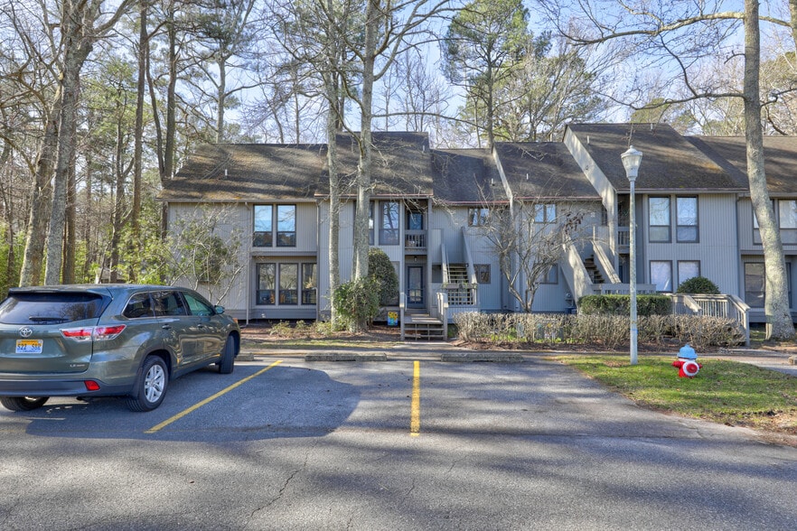 Building Photo - 39633 Round Robin Way
