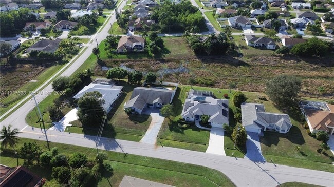 Building Photo - 5402 NW Emblem St