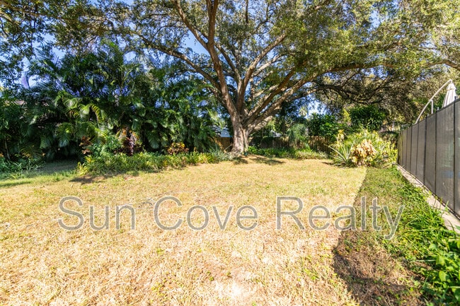 Building Photo - 915 Woodleaf Way