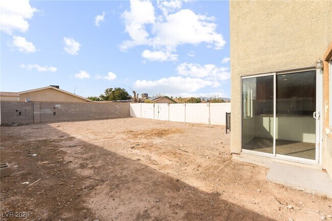 Building Photo - 4045 Puebla St