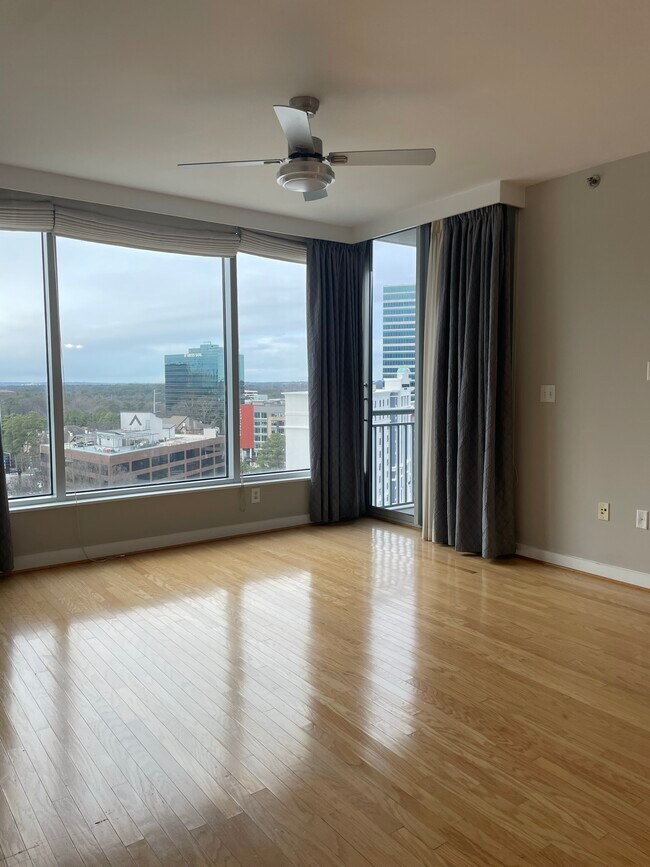 Building Photo - 3338 Peachtree Rd NE