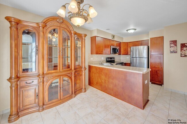 Building Photo - 1346 S Lorraine Rd