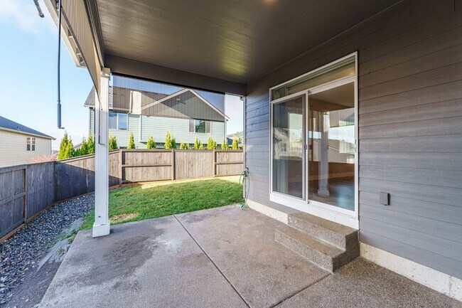 Building Photo - Charming 3-Bedroom, with Office and 2 Bath...