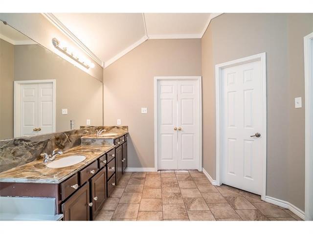 Building Photo - 8009 Indian Palms Trail