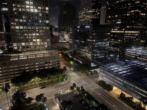 Building Photo - 801 Brickell Bay Dr