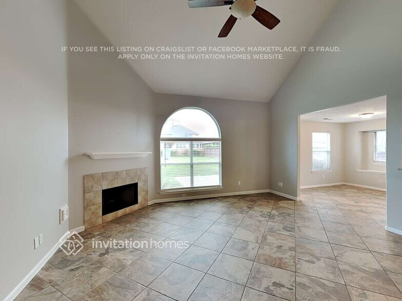 Building Photo - 11223 S Country Club Green Dr