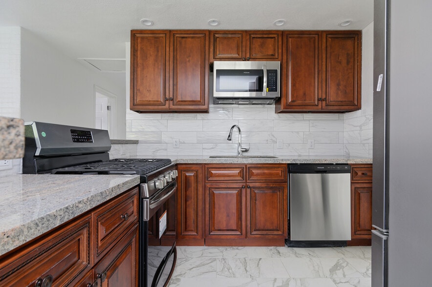 Building Photo - 233 SW 21st St