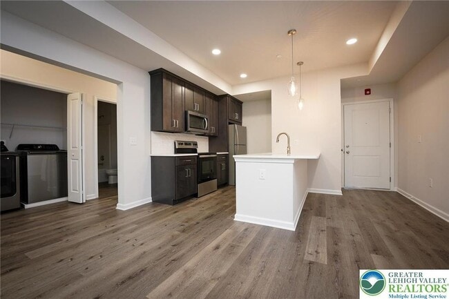 Building Photo - 1210 Eaton Ave