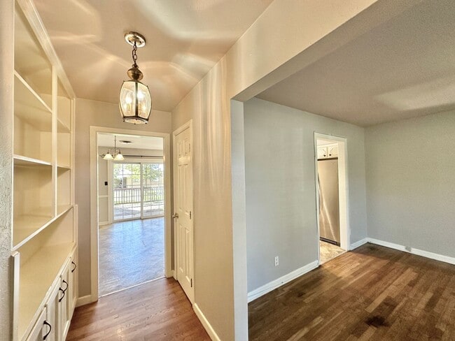 Building Photo - Viewable Now!