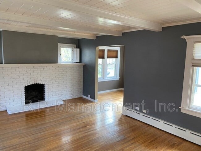 Building Photo - 4221 Harriet Ave