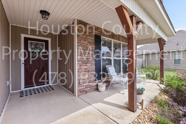 Building Photo - "Charming 3-Bedroom Home with 2 Full Baths...