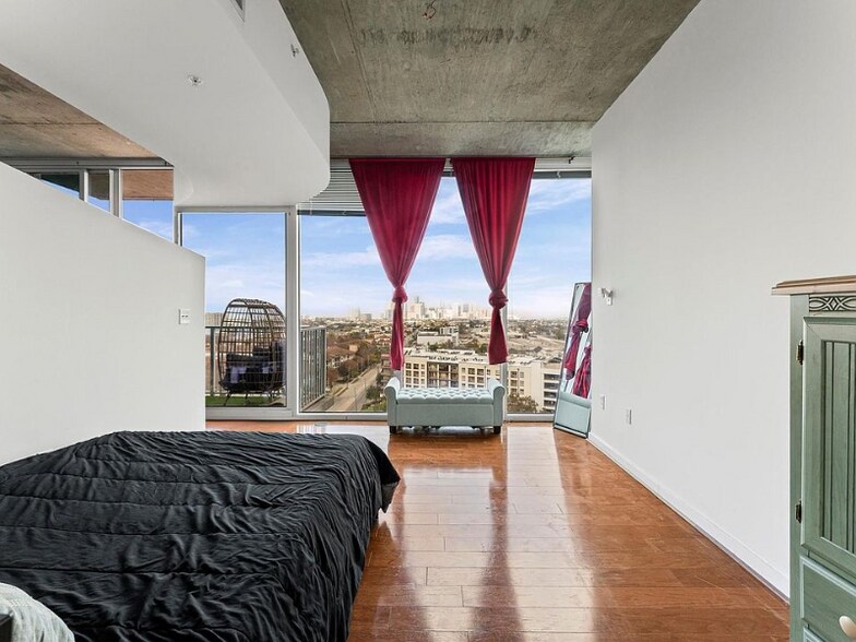 Building Photo - 5925 Almeda Rd