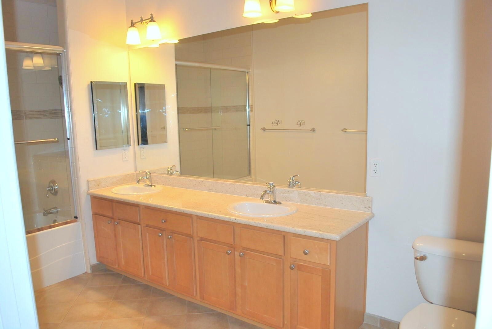 Main bathroom - 1310 Creekside Dr