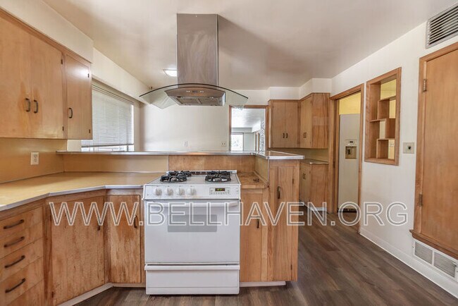 Building Photo - 5524 W Randolph Dr